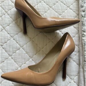 Guess tan women’s pumps